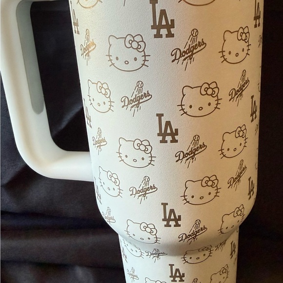 New Stanley White Hello Kitty Dodgers Tumbler with Straw (No Box) - Picture 5 of 6